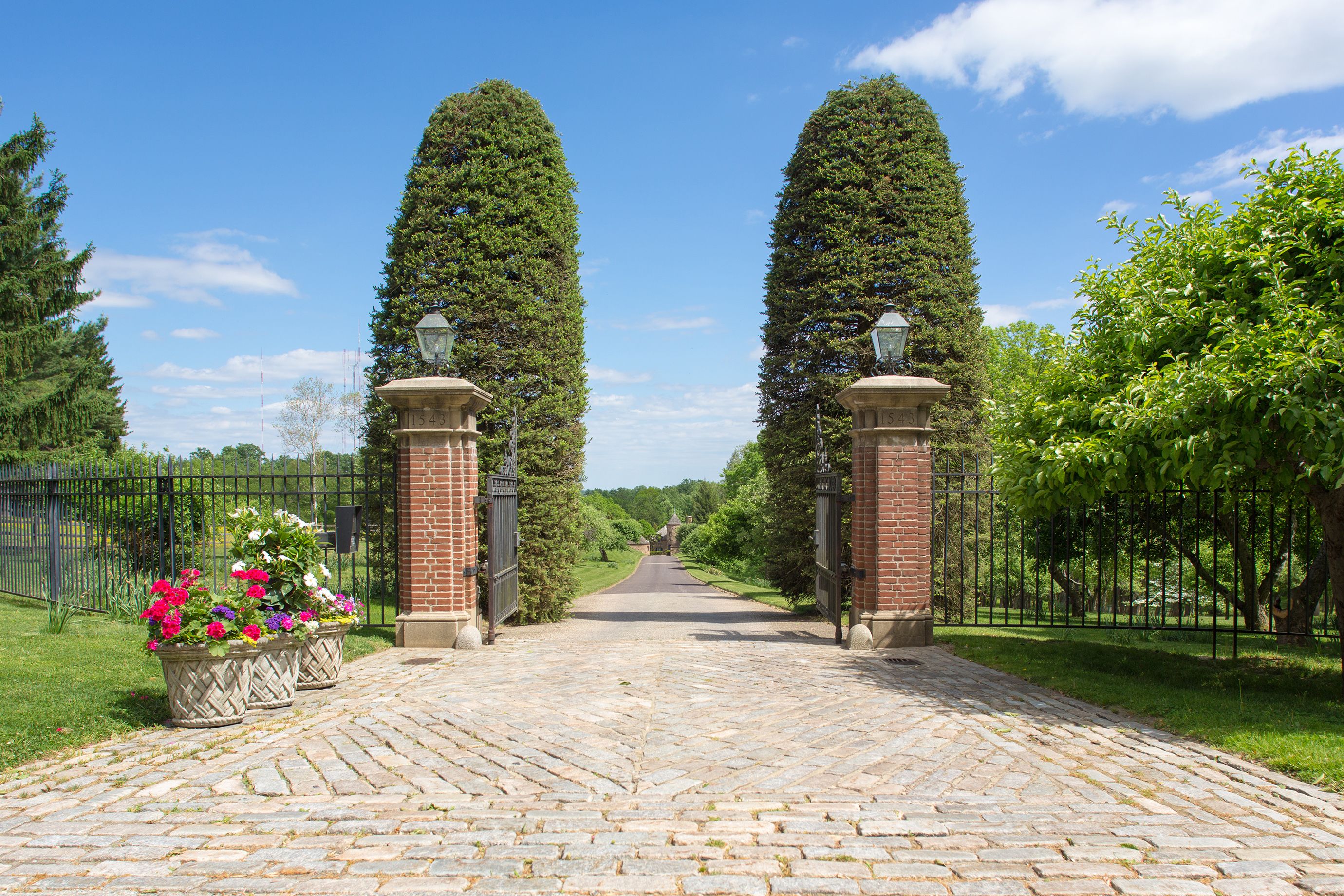 The Linden Court 1539 Monk Road, Gladwyne, PA 19035 Interluxe